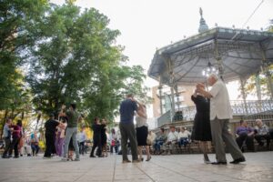 Tardes de Danzón alegra a los culiacanenses en la Plazuela Álvaro Obregón