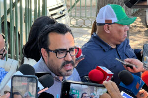 Centros comunitarios de ‘México Imparable’ estarán listos para agosto y canchas de fútbol para mayo: Juan de Dios Gámez