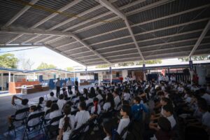 «Gracias Presidente, por tomarnos en cuenta y cumplir su palabra; con ello es un ejemplo para todos nosotros»: alumnos beneficiarios con equipamiento