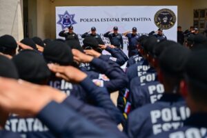 La SSP Sinaloa entrega constancias y reconocimientos a 46 policías estatales que culminan su curso del GOES
