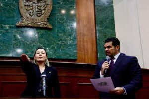 Yeraldine Bonilla Valverde rinde protesta como gobernadora interina de Sinaloa