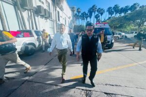 Tragedia en Los Mochis, se incendia emblemática plaza comercial