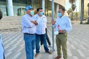 Gobierno de El Fuerte brinda apoyo y solidaridad a Ahome tras incendio en Plaza Fiesta Las Palmas.