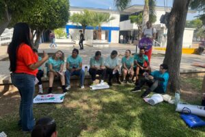 Fortalece Compavif la prevención entre adultos mayores y jóvenes universitarias