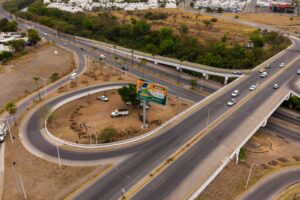 Continúan trabajos de mantenimiento y mejora urbana en vialidades de Culiacán