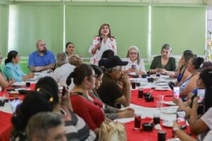 Diputada Tere Guerra escucha inquietudes y demandas de liderazgos de comercios y tianguis de Mazatlán