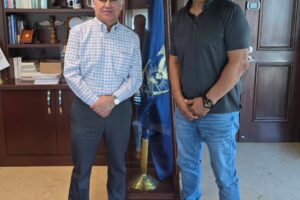 El Rector Jesús Madueña Molina se reúne con “El General” Adán Amézcua, ícono del beisbol, para compartir agenda deportiva que sume a la formación integral en la UAS